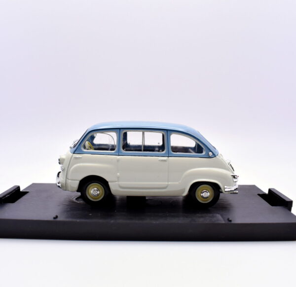 Modellino auto scala 1:43 Fiat 600 multipla Brumm diecast modellismo statico