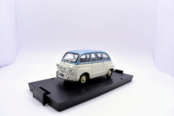 Modellino auto scala 1:43 Fiat 600 multipla Brumm diecast modellismo statico - immagine 4