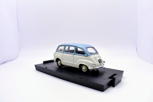 Modellino auto scala 1:43 Fiat 600 multipla Brumm diecast modellismo statico - immagine 5
