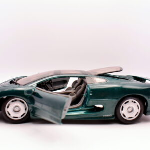 Modellino auto scala 1:24 jaguar XJ 220 diecast collezione modellismo