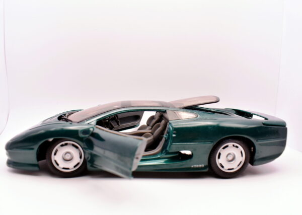 Modellino auto scala 1:24 jaguar XJ 220 diecast collezione modellismo