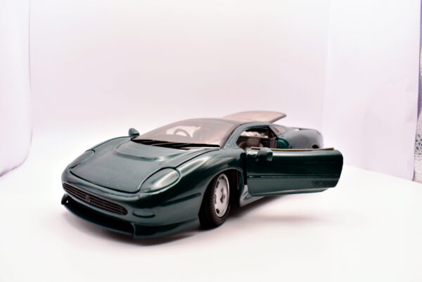 Modellino auto scala 1:24 jaguar XJ 220 diecast collezione modellismo - immagine 3