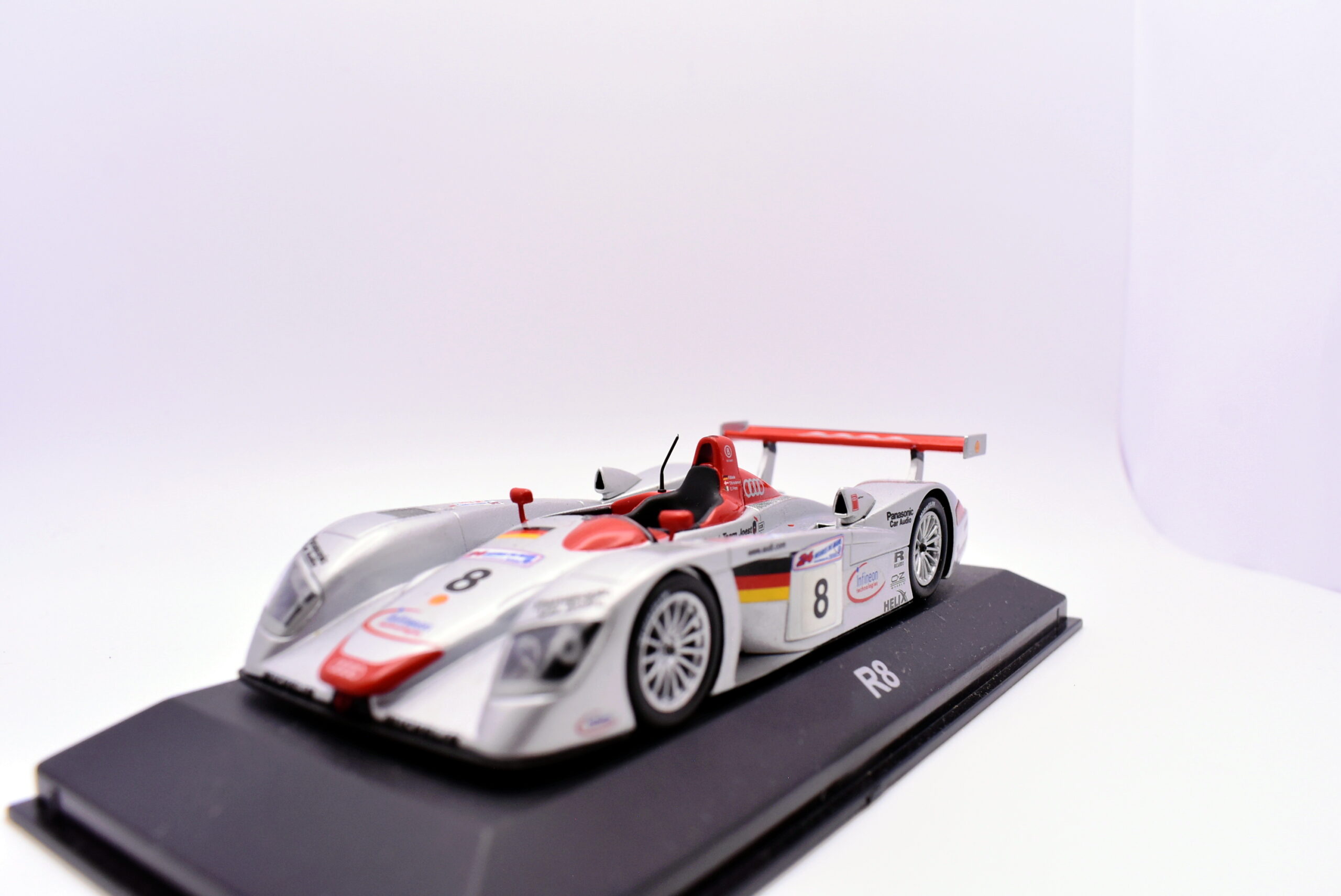 Modellino auto Audi R8 Minichamps racing scala 1:43 diecast modellismo - immagine 2