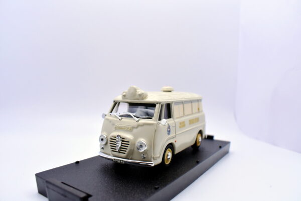 Modellino auto scala 1:43 furgone ambulanza alfa romeo F12 croce d'oro milano - immagine 4