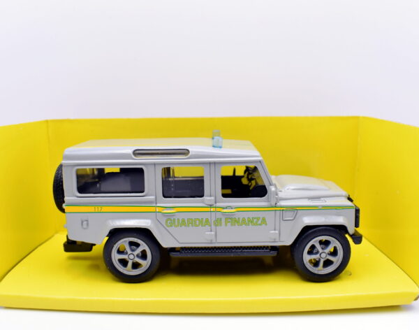 Modellino auto Land defender 110 guardia di finanza scala 1:43 modellismo