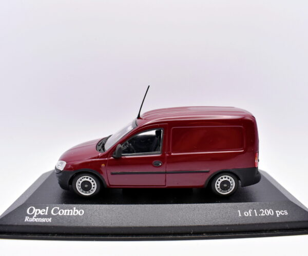 Modellino auto scala 1:43 opel combo minichamps diecast modellismo da collezione
