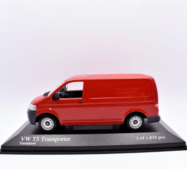 Modellino auto scala 1:43 VW T5 Transporter minichamps diecast modellismo da collezione