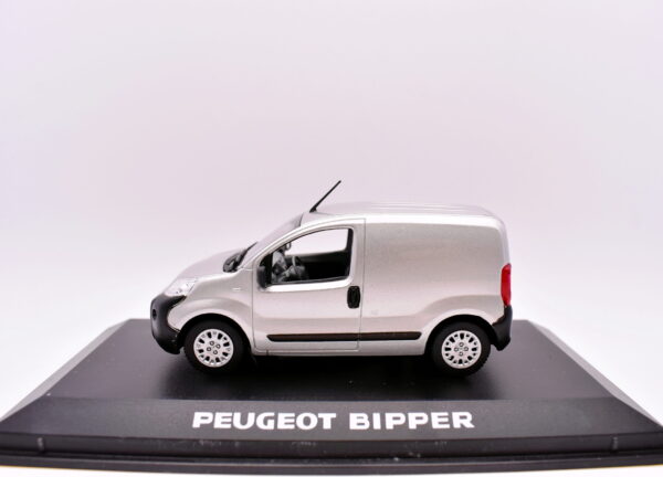 Modellino Auto scala 1:43 furgone peugeot BIPPER Norev modellismo statico
