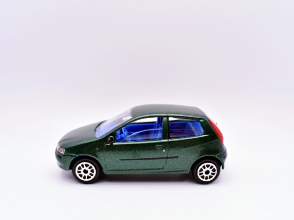 Modellino auto scala 1:43 Fiat punto verde diecast modellismo statico collezione