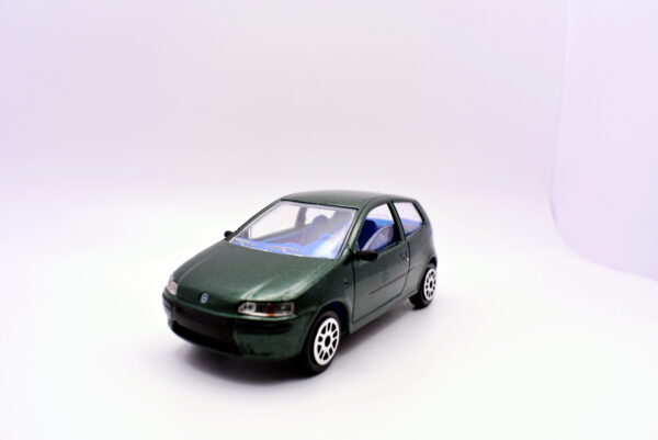Modellino auto scala 1:43 Fiat punto verde diecast modellismo statico collezione - immagine 3