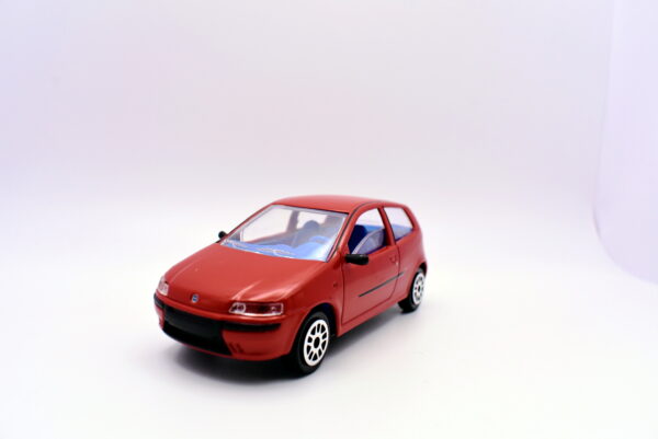 Modellino auto scala 1:43 Fiat punto rosso diecast modellismo statico collezione - immagine 3