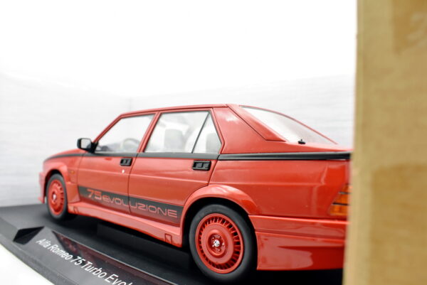 Modellino auto scala 1:18 alfa romeo 75 turbo modellismo da collezione - immagine 4