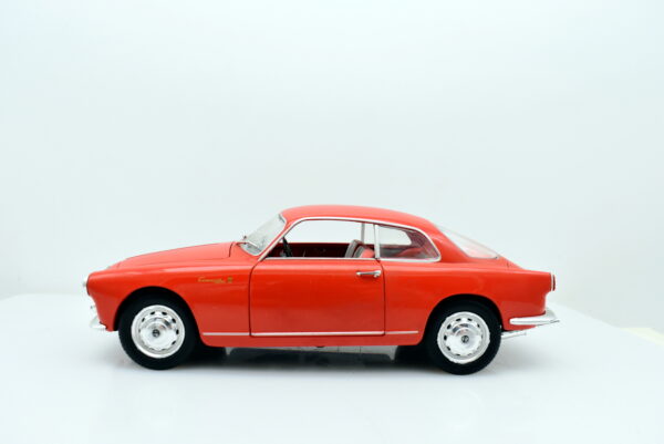 Modellino auto scala 1:24 alfa romeo giulietta sprint modellismo da collezione diecast - immagine 3
