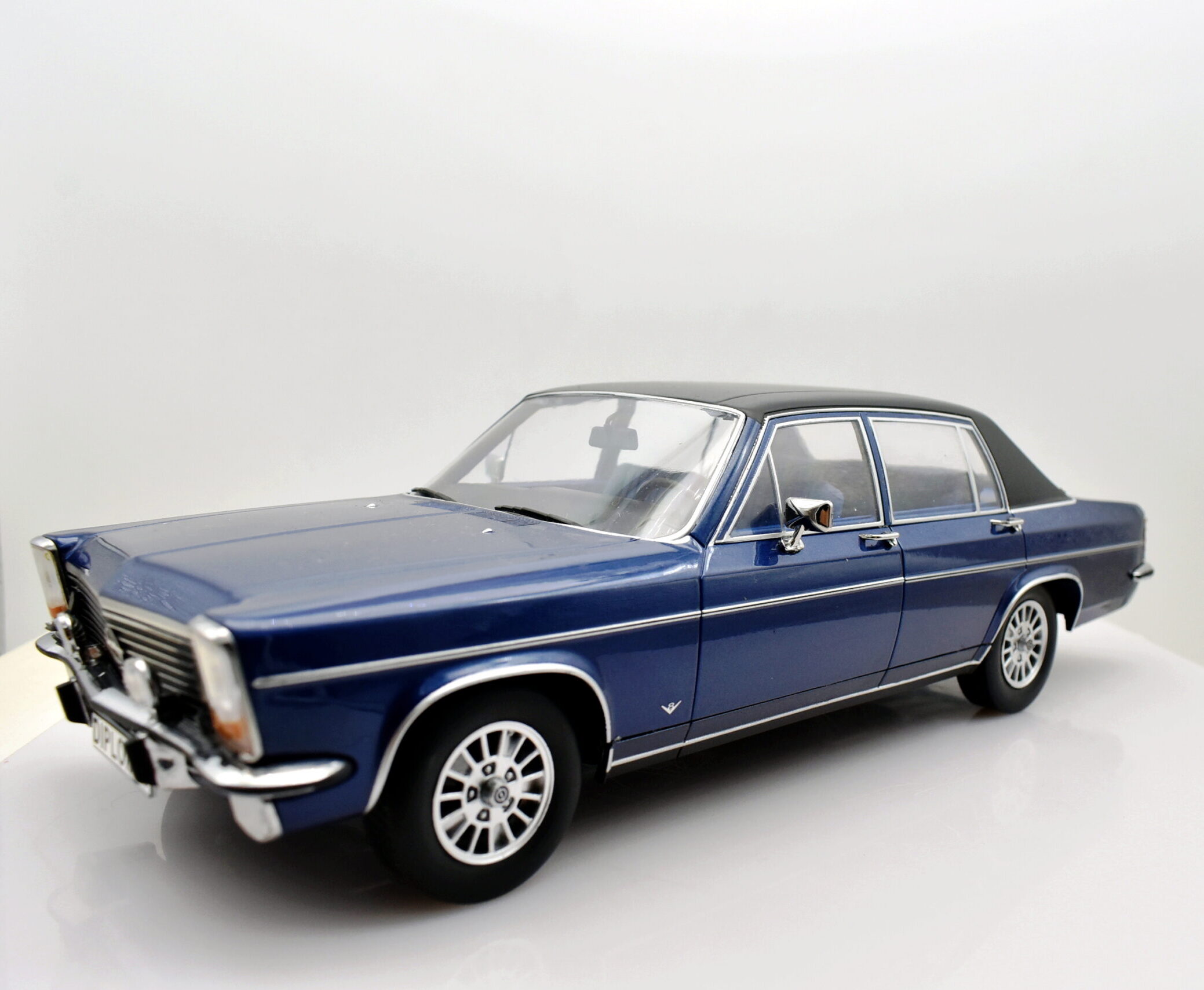 Modellino auto scala 1:18 opel diplomat B modellismo da collezione