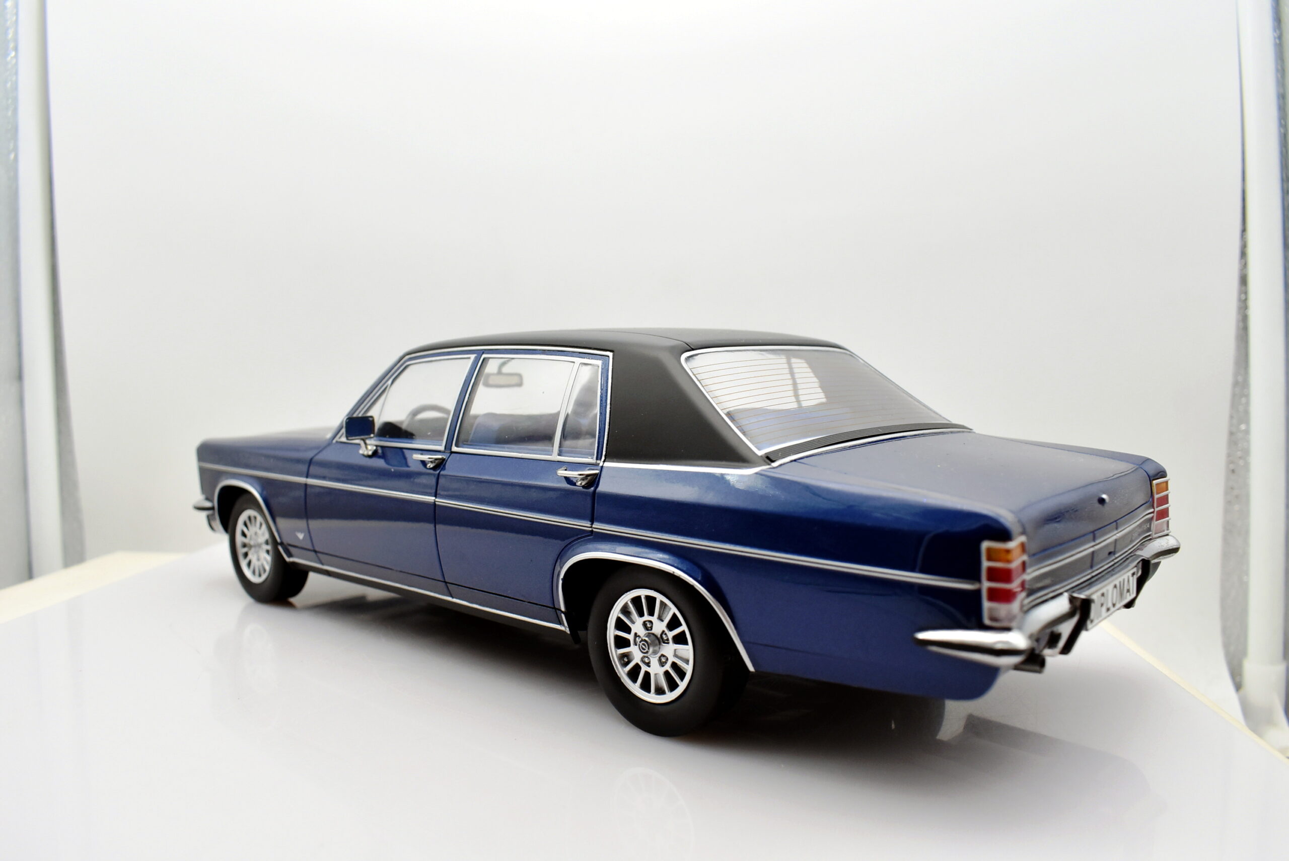 Modellino auto scala 1:18 opel diplomat B modellismo da collezione - immagine 3