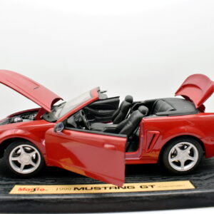 Modellino auto scala 1:18 Mustang GT maisto modellismo statico