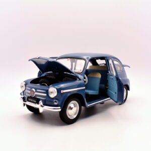 Modellino auto FIAT 600 D scala 1/24 diecast modellismo collezione epoca