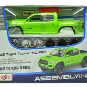 Modellino auto kit di montaggio model kit Maisto TOYOTA TACOMA TRD PRO 2022 KIT 1:24 modellismo