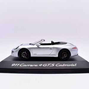Modellino auto scala 1:43 Porsche 911 carrera 4 GTS cabriolet schuco modellismo statico