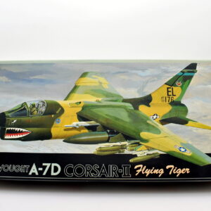 Modellini aerei militare model kit montaggio VOUGHT A 7D CORSAIR-II FLYING TIGER fujimi scala 1:72 modellismo statico