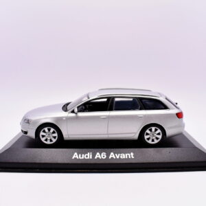Modellino auto scala 1:43 Audi A6 avant Minichamps diecast modellismo da collezione