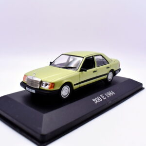 Modellino auto scala 1:43 Mercedes Benz 300 E ixo diecast modellismo statico