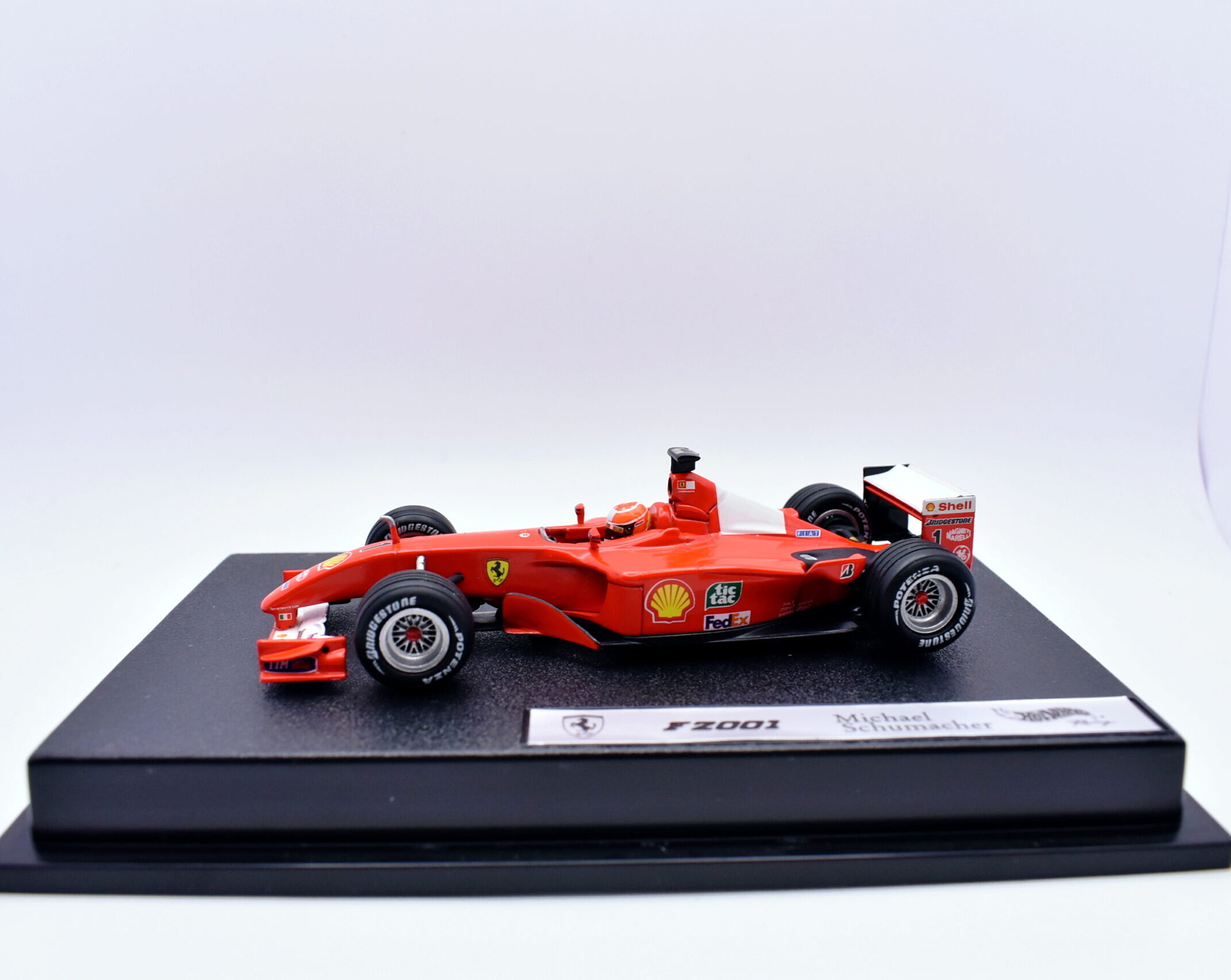 Modellino auto scala 1:43 FORMULA 1 Ferrari F2001 micheal schumacher Hot Wheels diecast modellismo