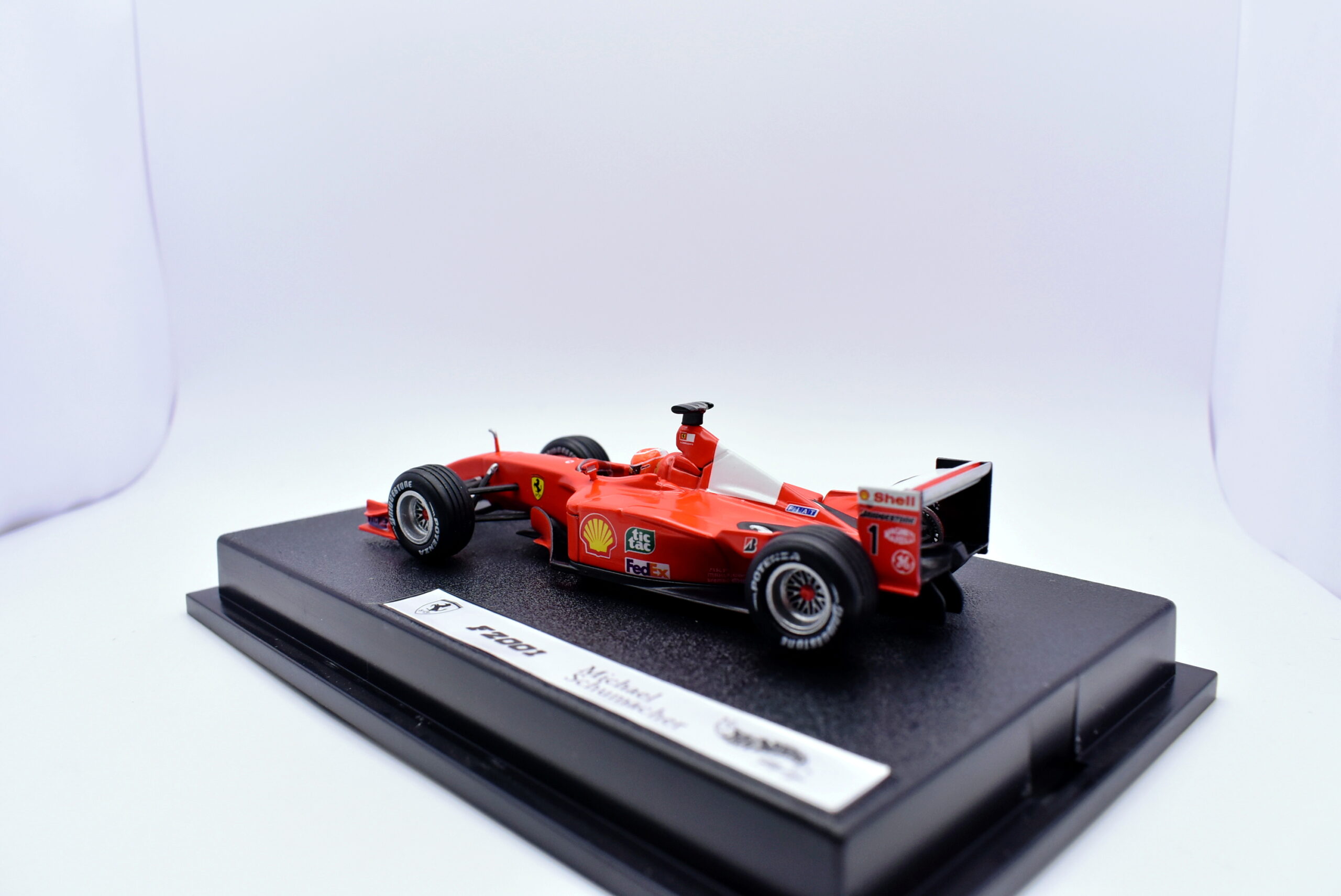 Modellino auto scala 1:43 FORMULA 1 Ferrari F2001 micheal schumacher Hot Wheels diecast modellismo - immagine 4