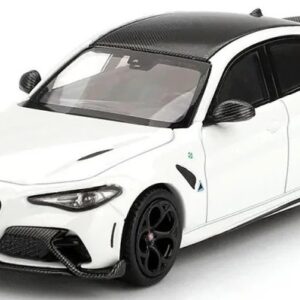 Modellino auto scala 1:64 Mini GT  ALFA ROMEO GIULIA GTA 2020 WHITE 1:64 diecast modellismo statico