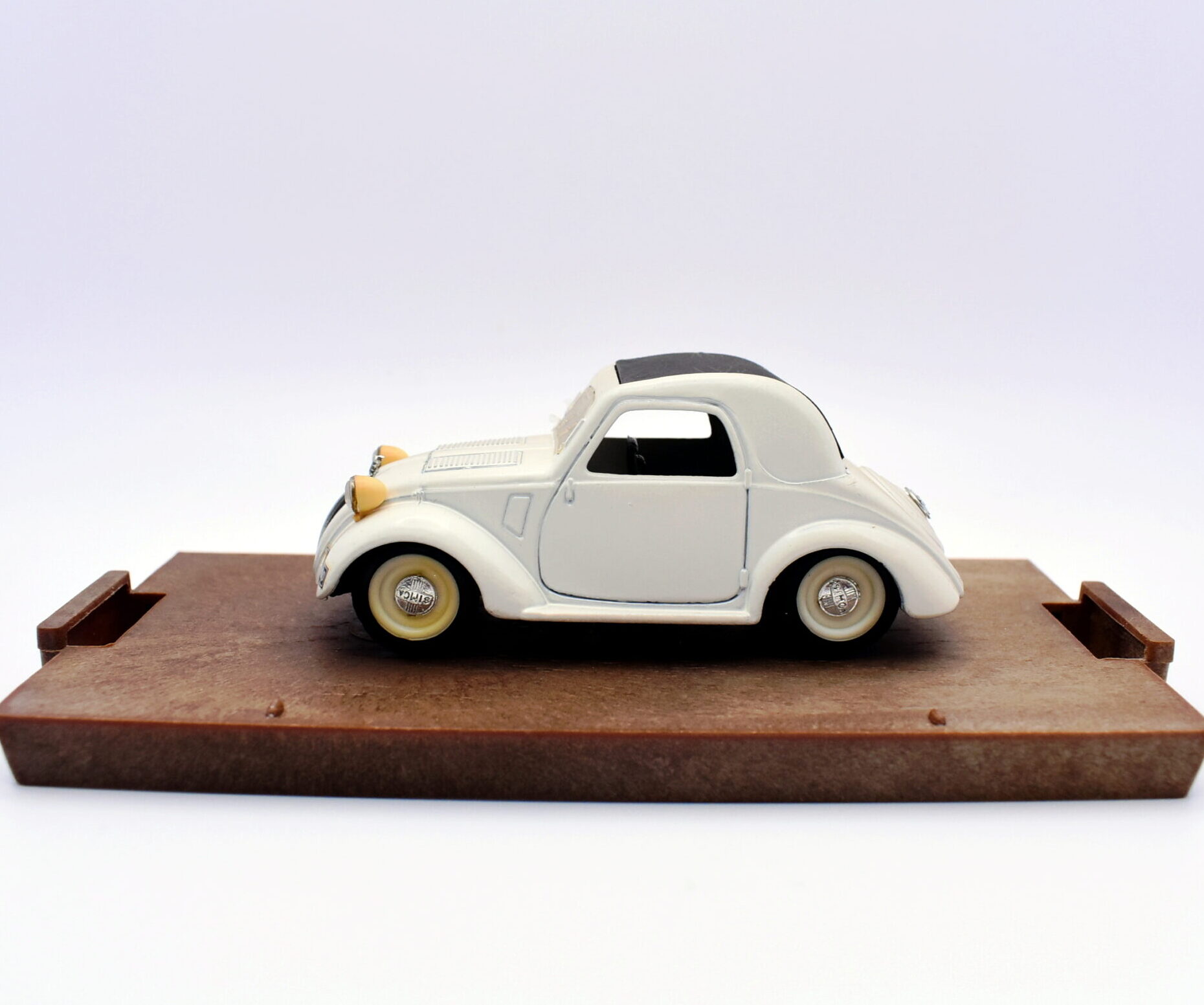Modellino auto scala 1:43 Fiat 500 topolino Brumm diecast modellismo statico