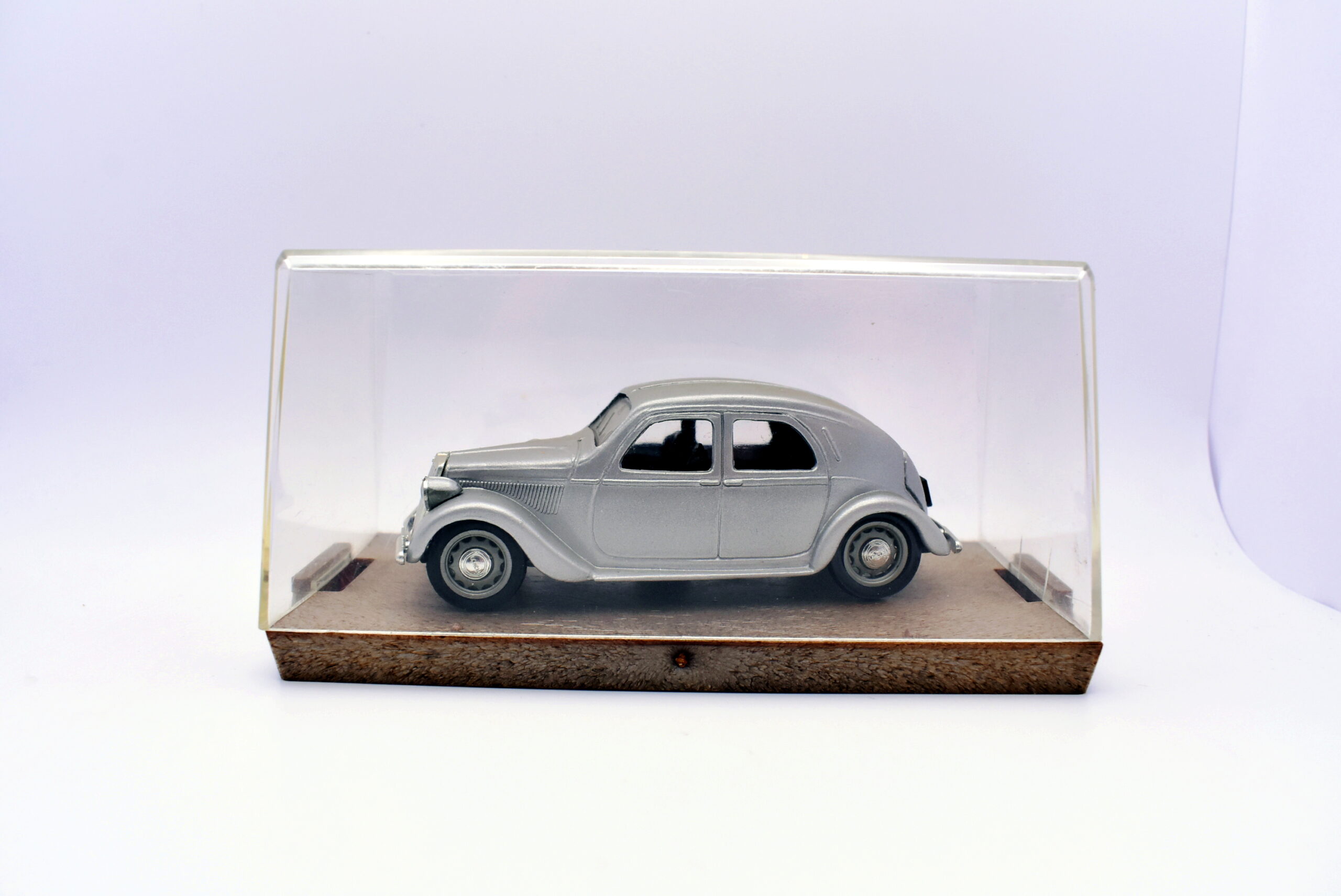 Modellino auto scala 1:43 lancia aprilia Brumm diecast modellismo statico - immagine 2