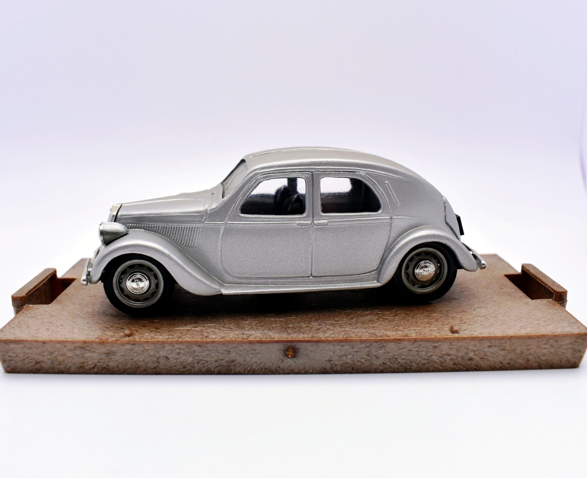 Modellino auto scala 1:43 lancia aprilia Brumm diecast modellismo statico