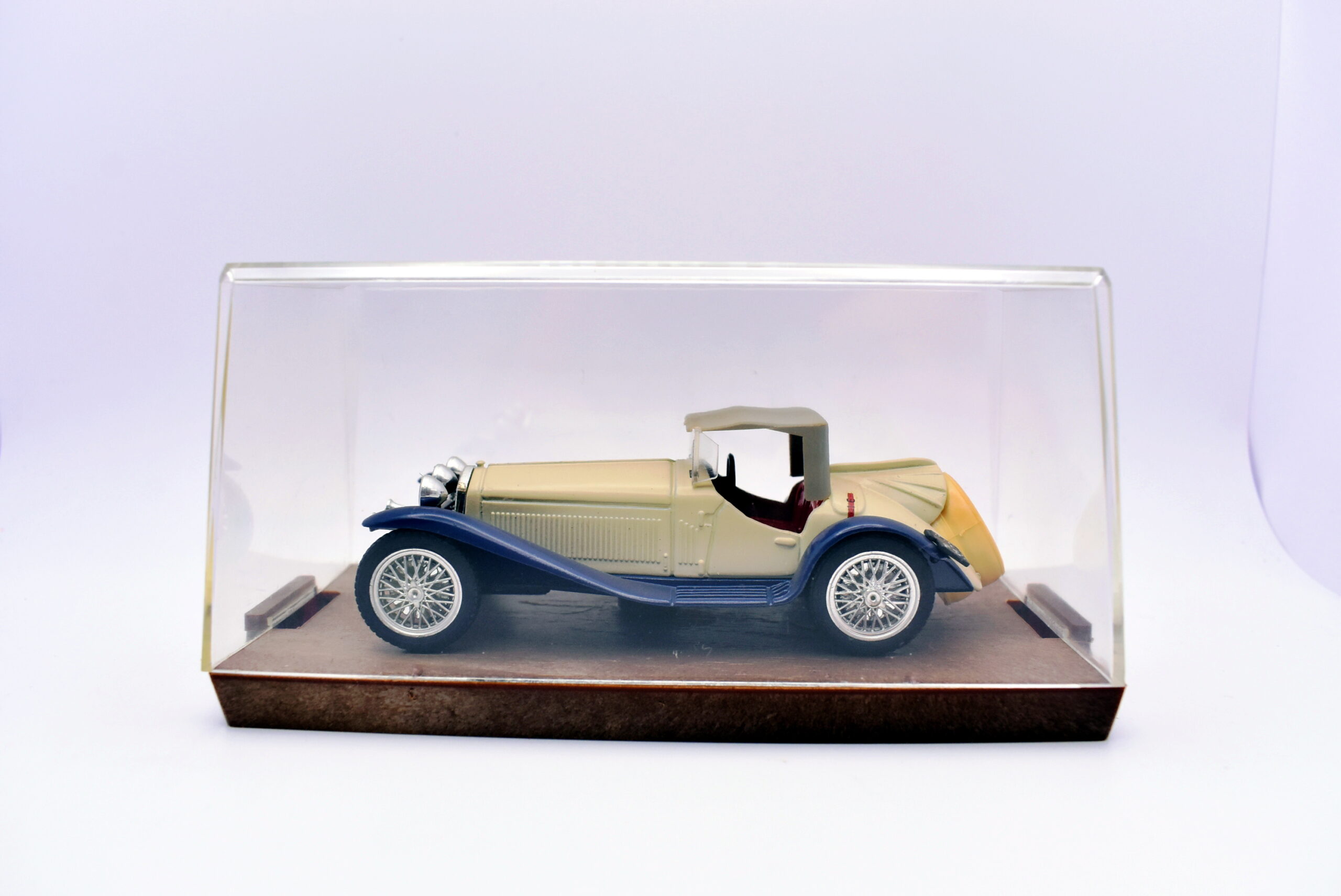 Modellino auto scala 1:43 alfa romeo 2300 diecast modellismo collezione brumm - immagine 2