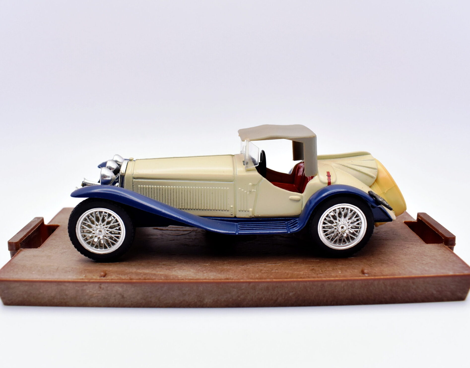 Modellino auto scala 1:43 alfa romeo 2300 diecast modellismo collezione brumm