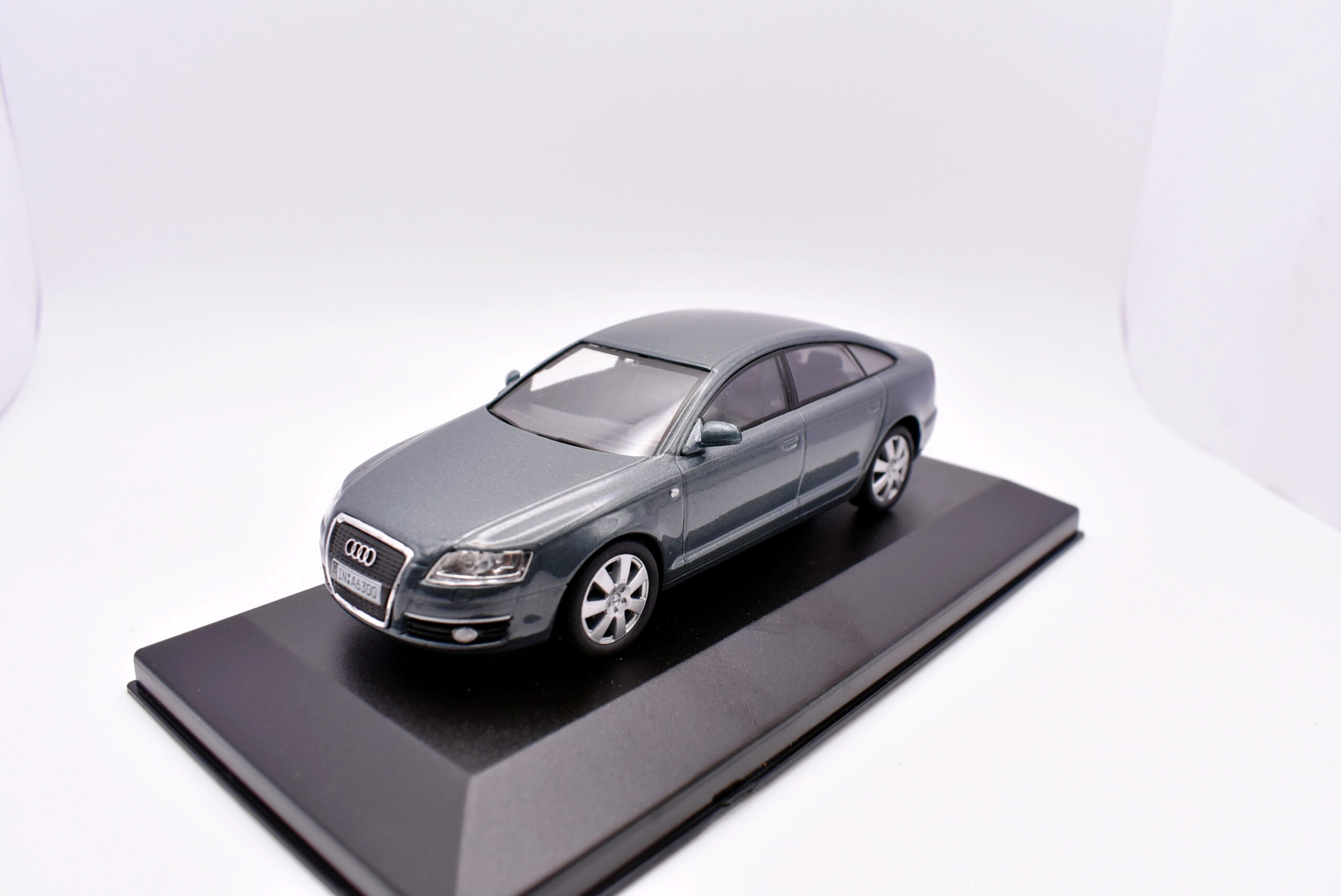 Modellino auto Audi A6 scala 1:43 diecast modellismo statico - immagine 2