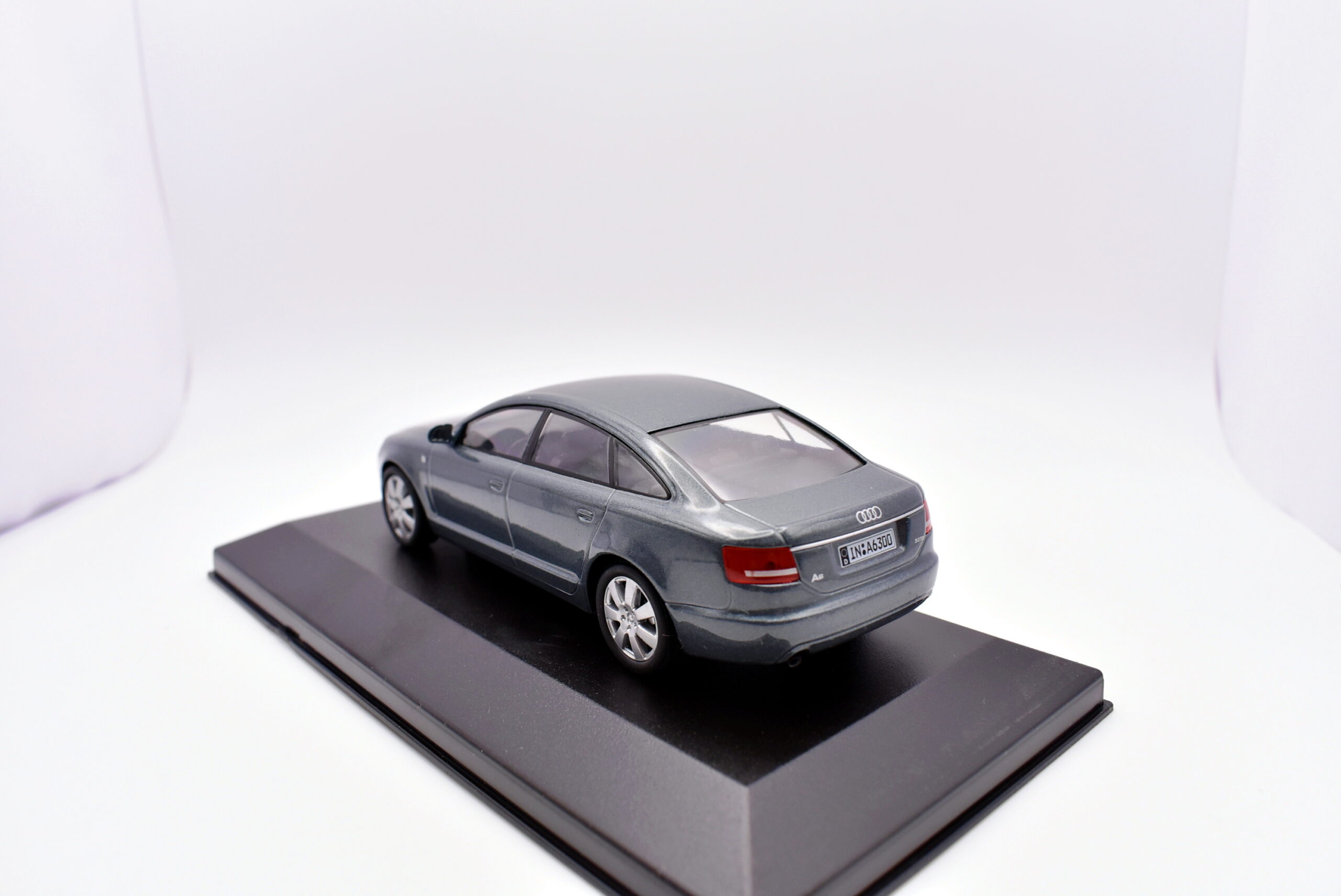 Modellino auto Audi A6 scala 1:43 diecast modellismo statico - immagine 3