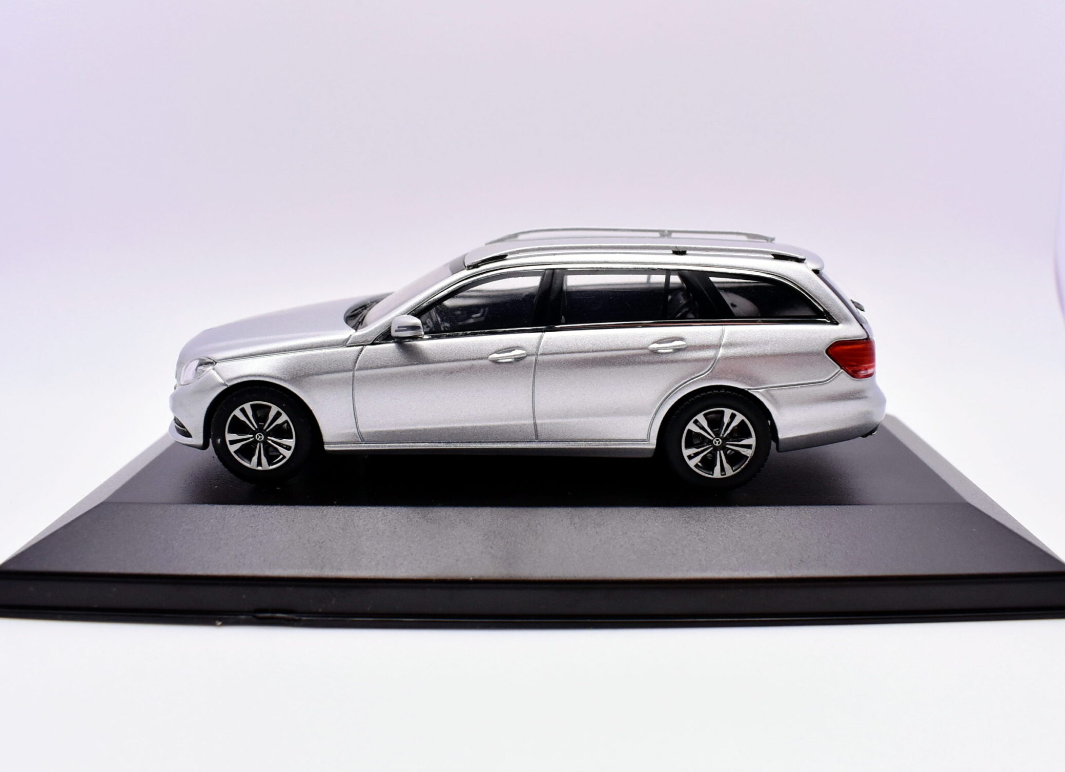 Modellino auto mercedes e klasse scala 1:43 diecast modellismo statico
