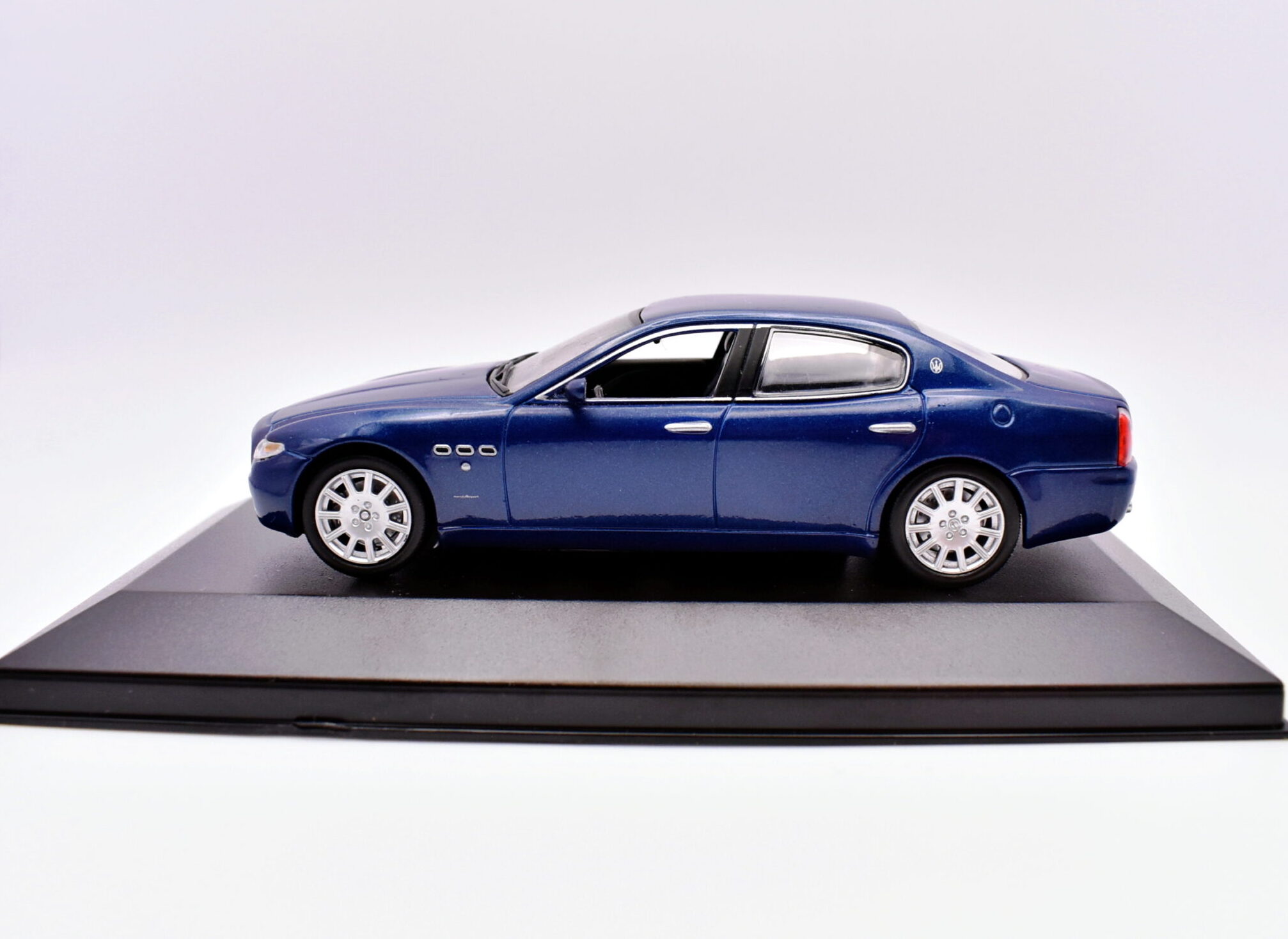Modellino auto maserati quattroporte scala 1:43 diecast modellismo statico - immagine 4