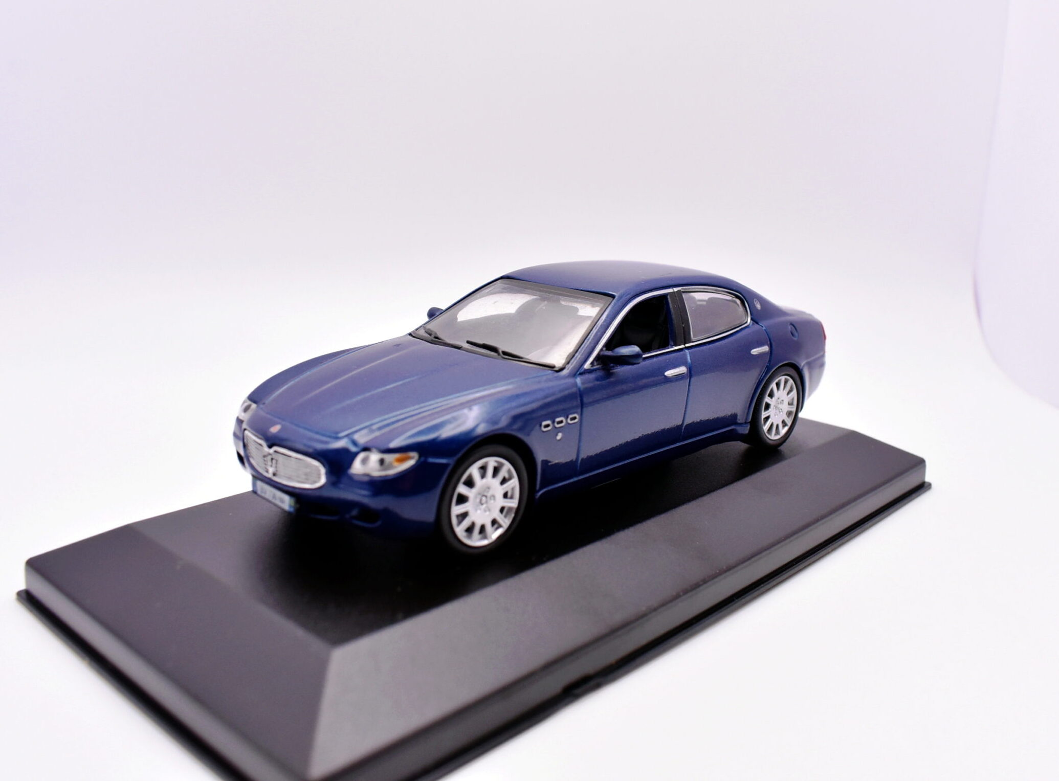 Modellino auto maserati quattroporte scala 1:43 diecast modellismo statico