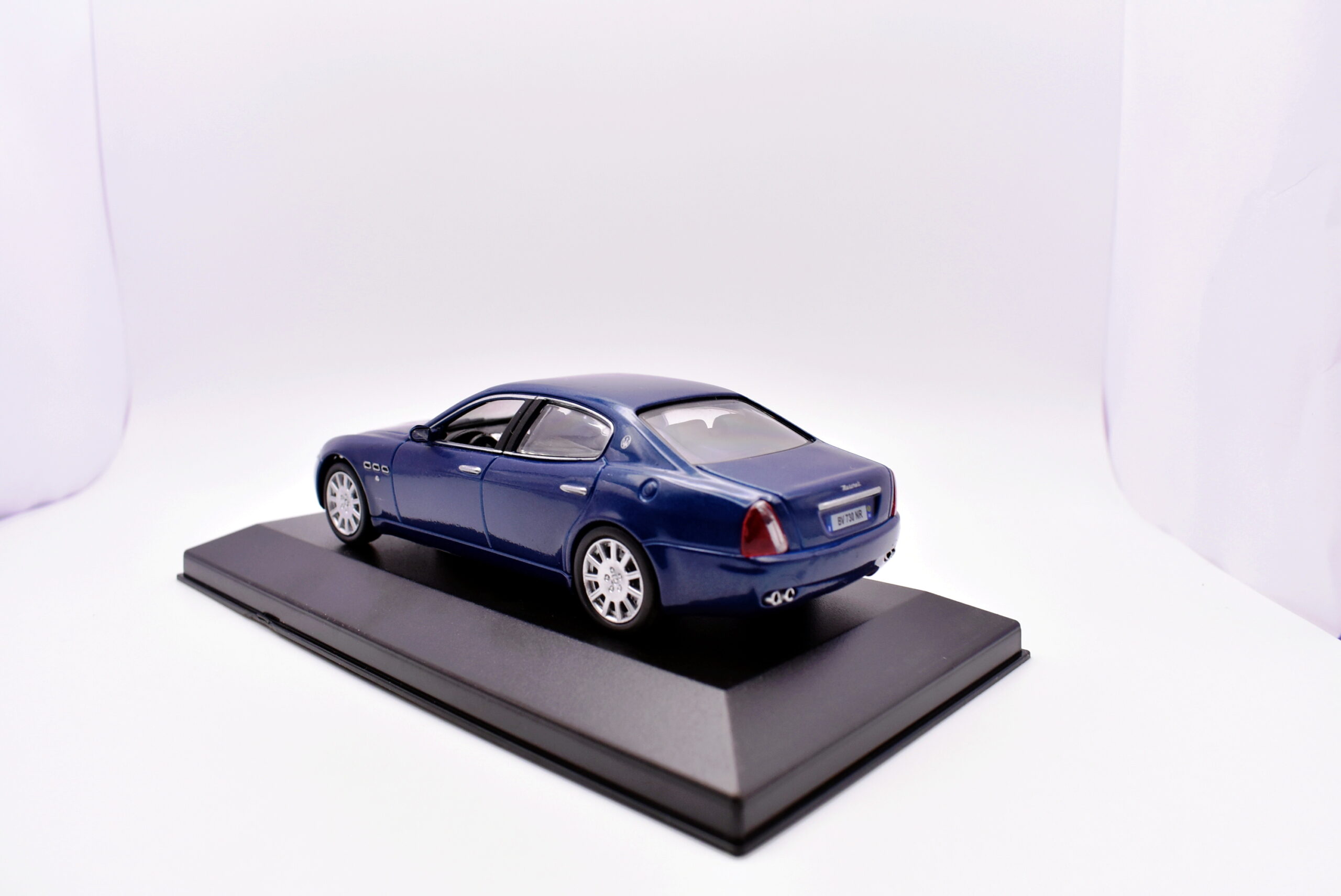 Modellino auto maserati quattroporte scala 1:43 diecast modellismo statico - immagine 2