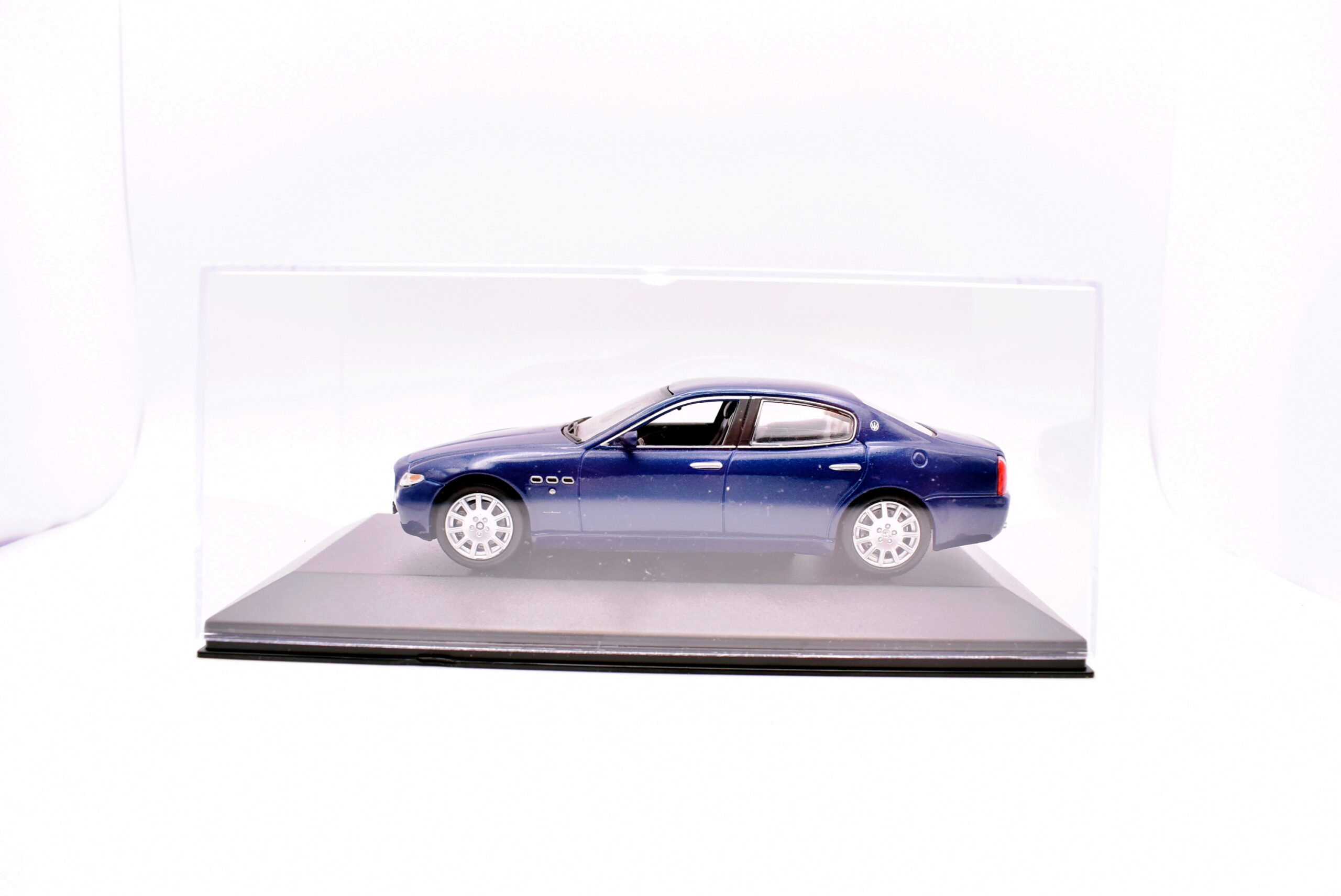 Modellino auto maserati quattroporte scala 1:43 diecast modellismo statico - immagine 3