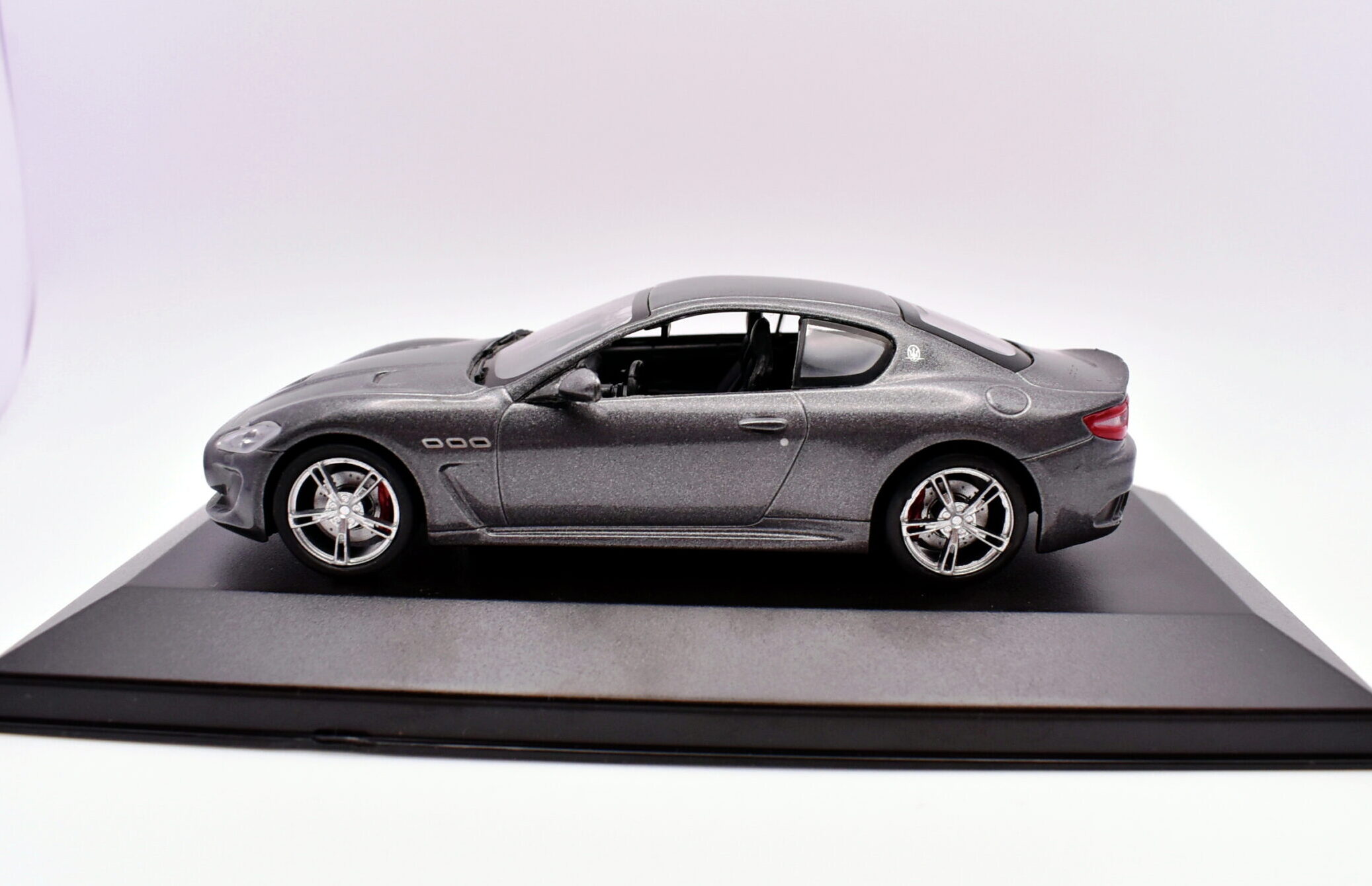 Modellino auto maserati granturismo mc stradale scala 1:43 diecast modellismo statico