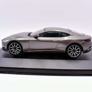 Modellino auto aston martin DB11 scala 1:43 diecast modellismo statico
