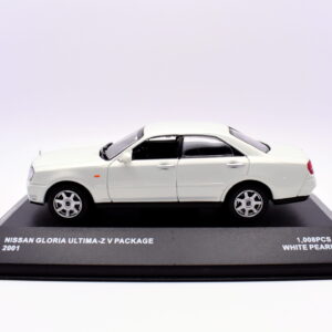 Modellino Auto Scala 1:43 Nissan gloria ultima-z Kyosho modellismo statico