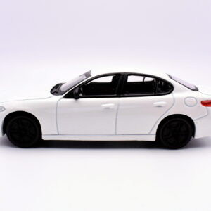 Modellino auto scala 1:43 alfa romeo giulia diecast burago modellismo statico