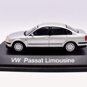 Modellino auto scala 1:43 VW passat limousine schuco modellismo statico