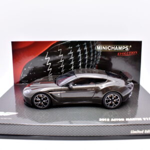 Modellino auto scala 1:43 aston martin V12 zagato minichamps diecast modellismo da collezione