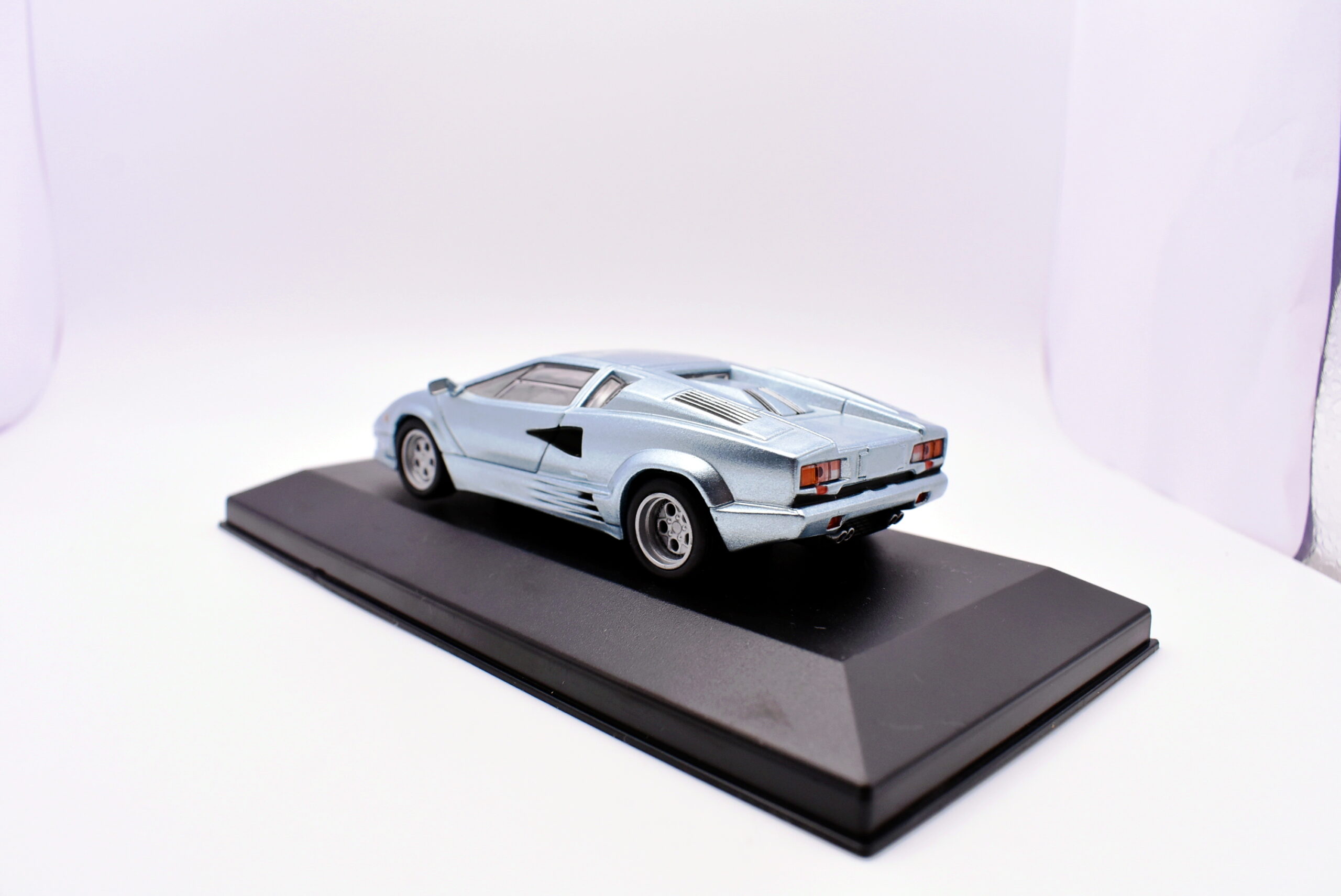 Modellino auto lamborghini countach scala 1:43 diecast modellismo statico - immagine 4