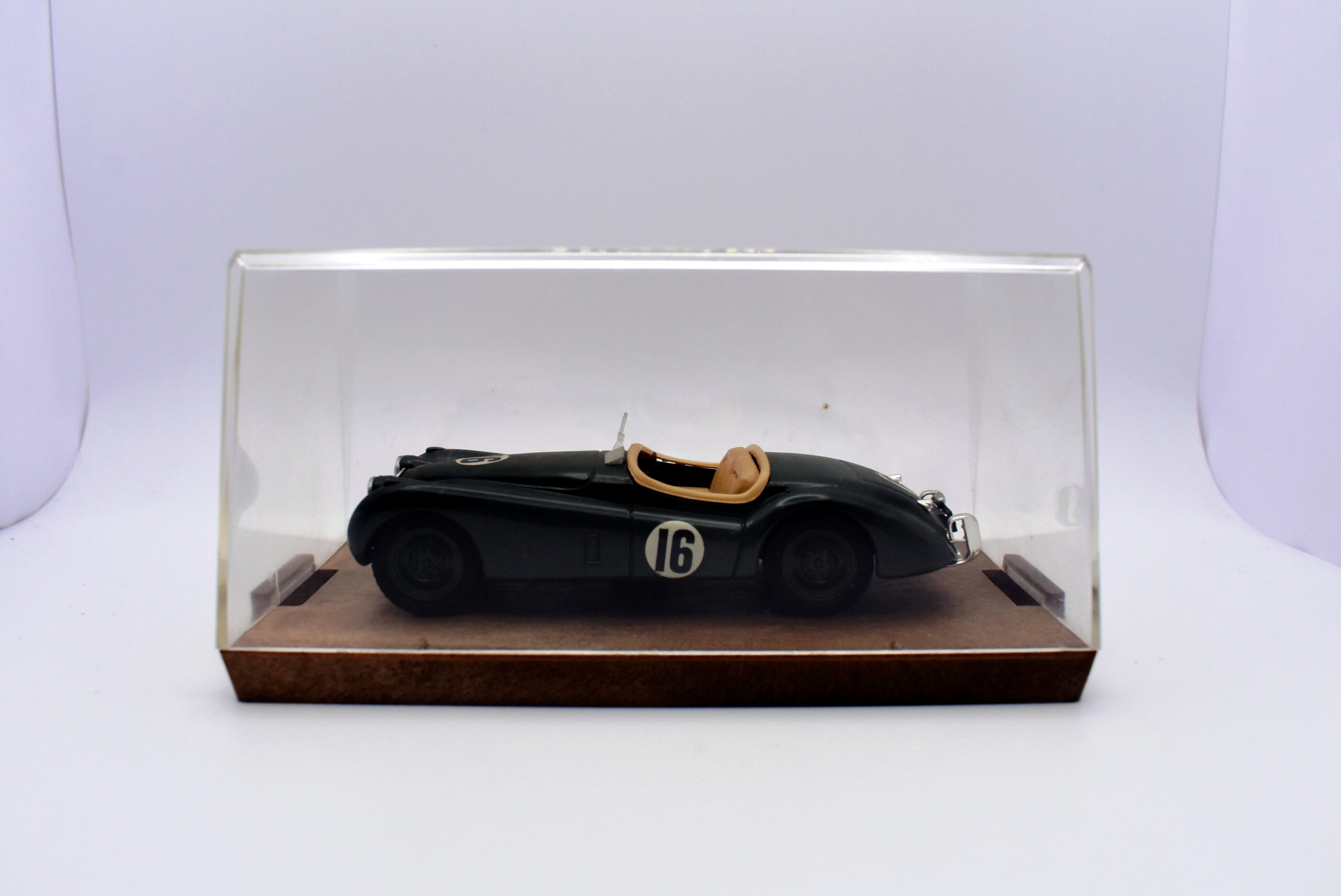 Modellino auto scala 1:43 Jaguar XK 120 Brumm diecast modellismo statico - immagine 2