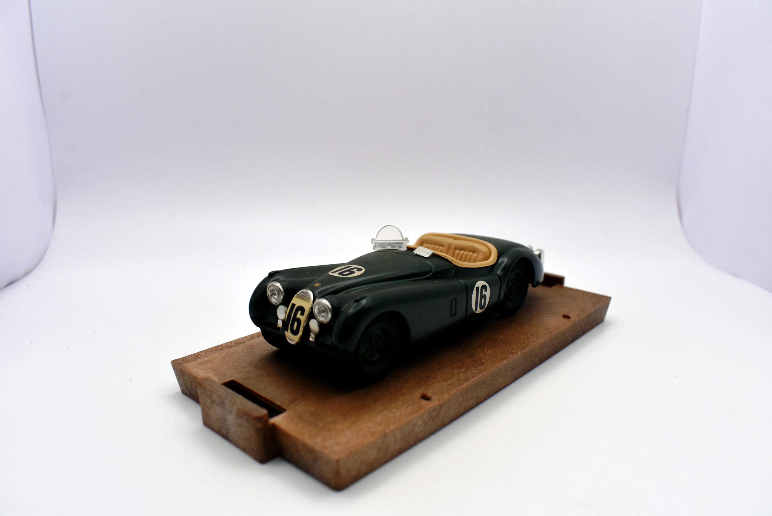 Modellino auto scala 1:43 Jaguar XK 120 Brumm diecast modellismo statico - immagine 3